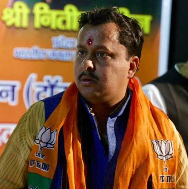 रांची में बिहार के मंत्री नितिन नवीन पर उपद्रवियों का हमला, गाड़ी में छिपकर जान बचाई